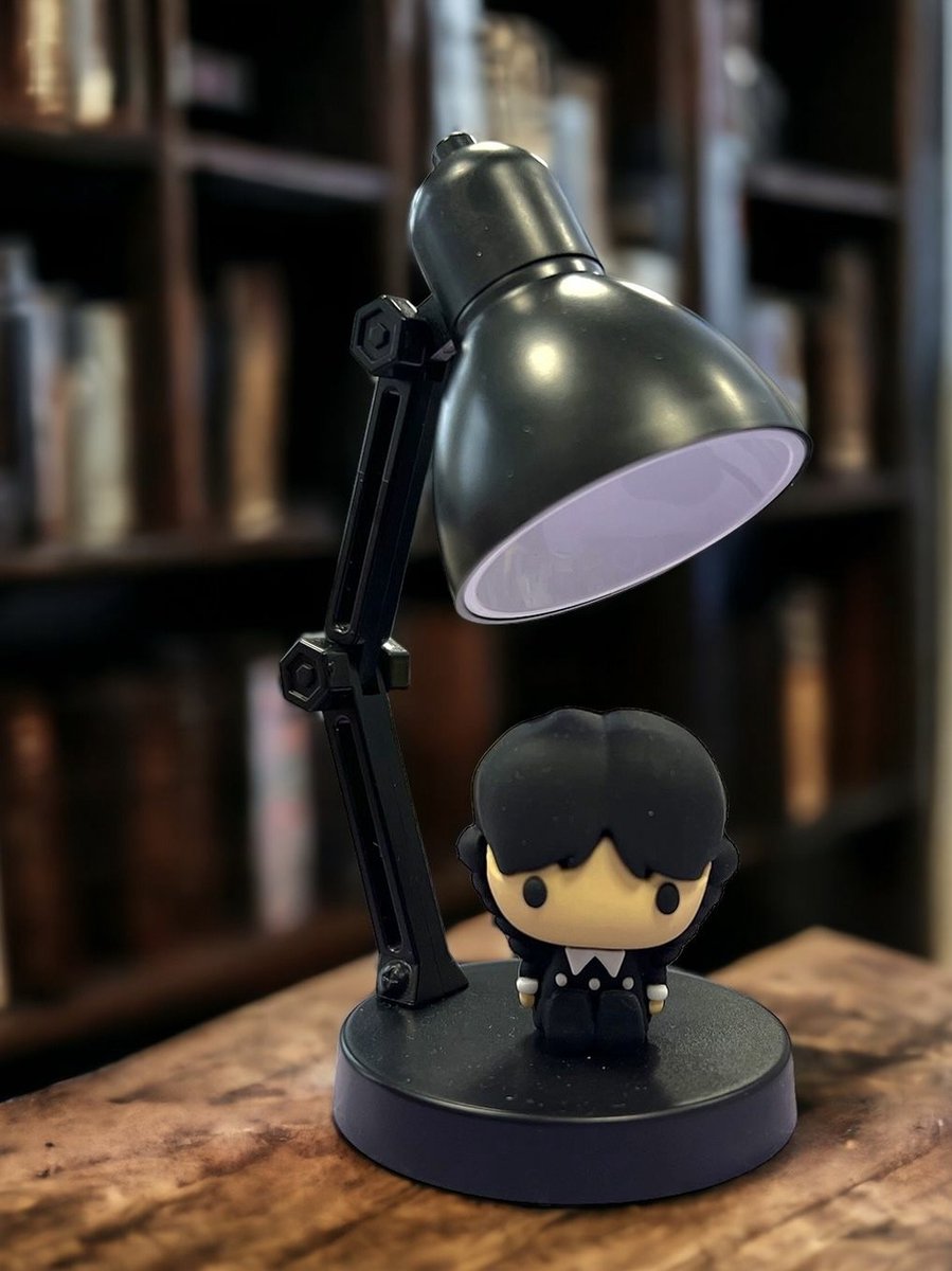 Mercredi - jolie mini lampe de +/- 10 cm de haut - figurine amovible - réglable